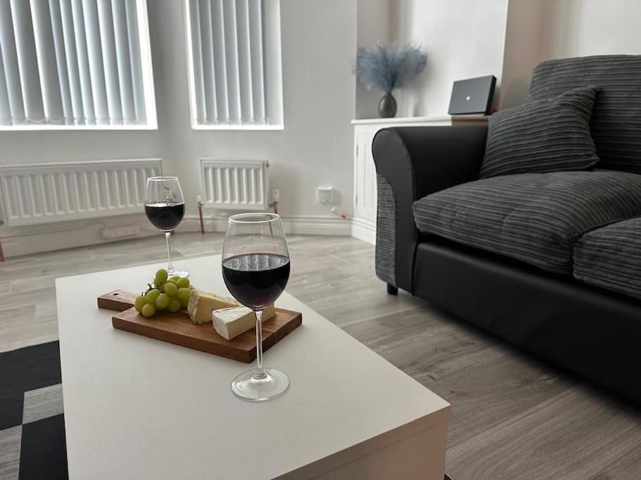 Modern 1-Bed Apartment Белфаст Экстерьер фото